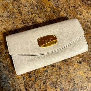 Michael Kors Vanilla Wallet New with Tags!